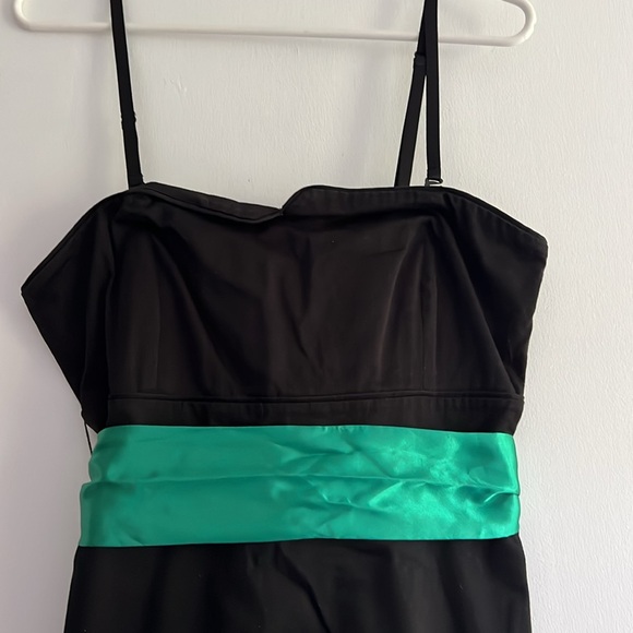 Black Strapless Dress with Silky Green Belt size 8 - Picture 5 of 6